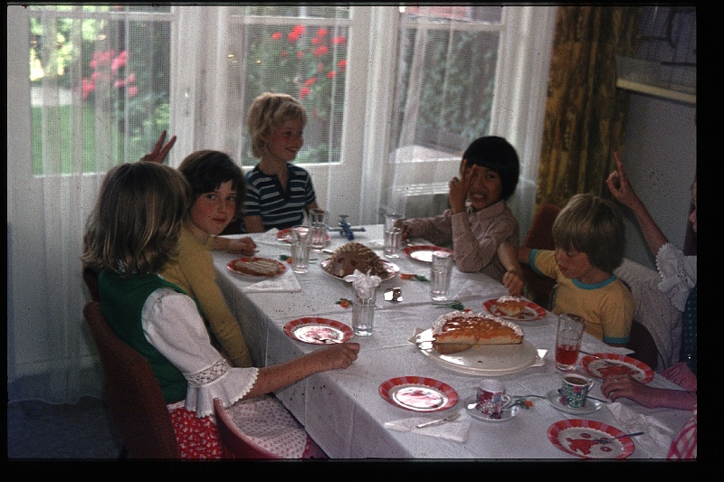 10.Delft aug 1974 Brigitte,Peter,San,Peter,Tom.JPG